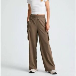 New Women's BEYOND YOGA Dunee City Chic Wide Leg Cargo Pant Size L